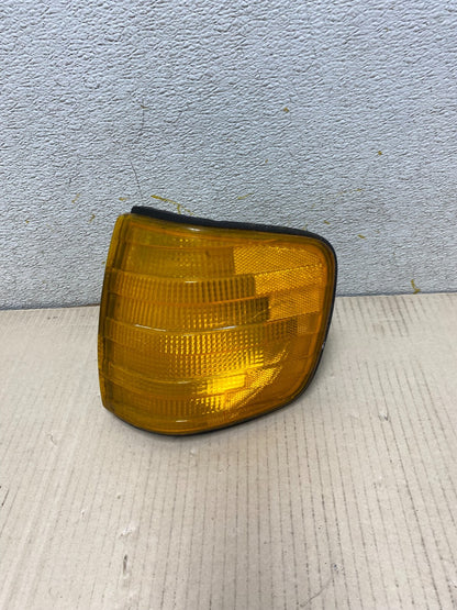 1986-1991 Mercedes W126 500SL 560SEL Left Driver Headlight Turn Signal o3956 DG0