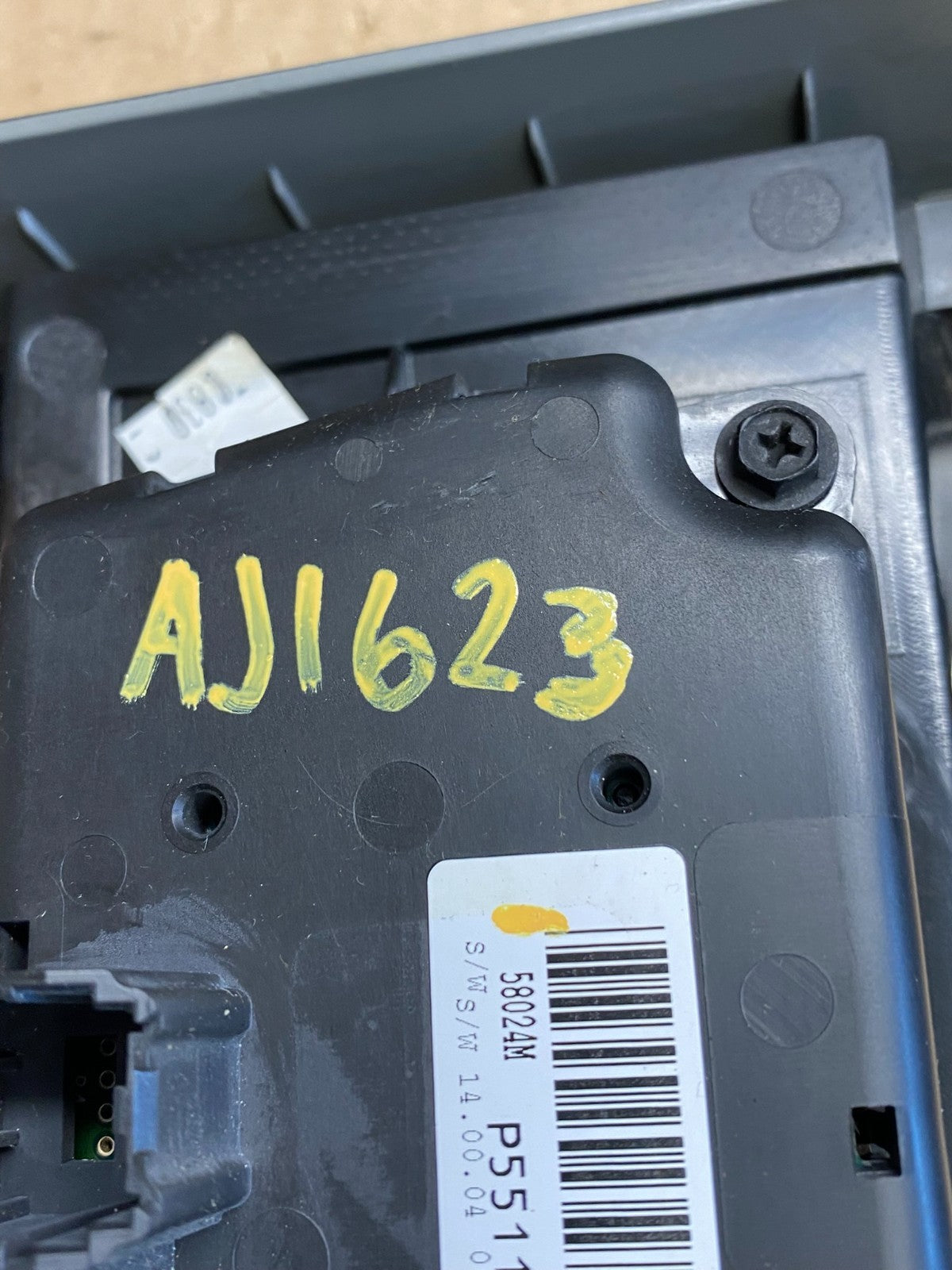 2008 to 2012 Jeep Liberty Dash Climate Temperature Control Radio Bezel AJ1623 DG5