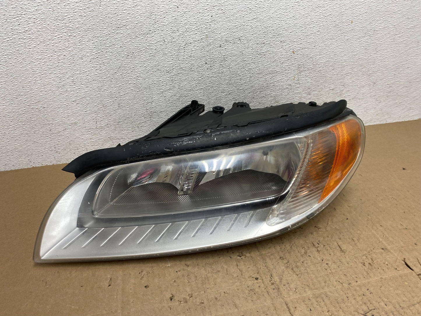 2008 to 2013 Volvo XC70 V70 S80 Driver Side Left Halogen Headlight AE6602 DW0