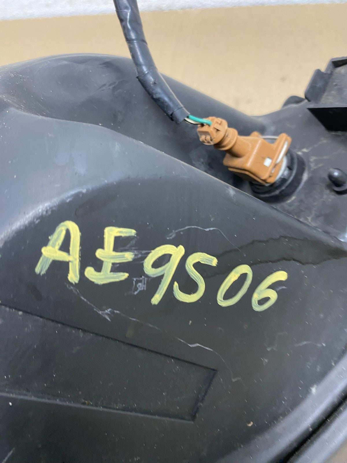 2004 2005 Scion Xa Left Driver LH Side Halogen Headlight AE9506 LK11
