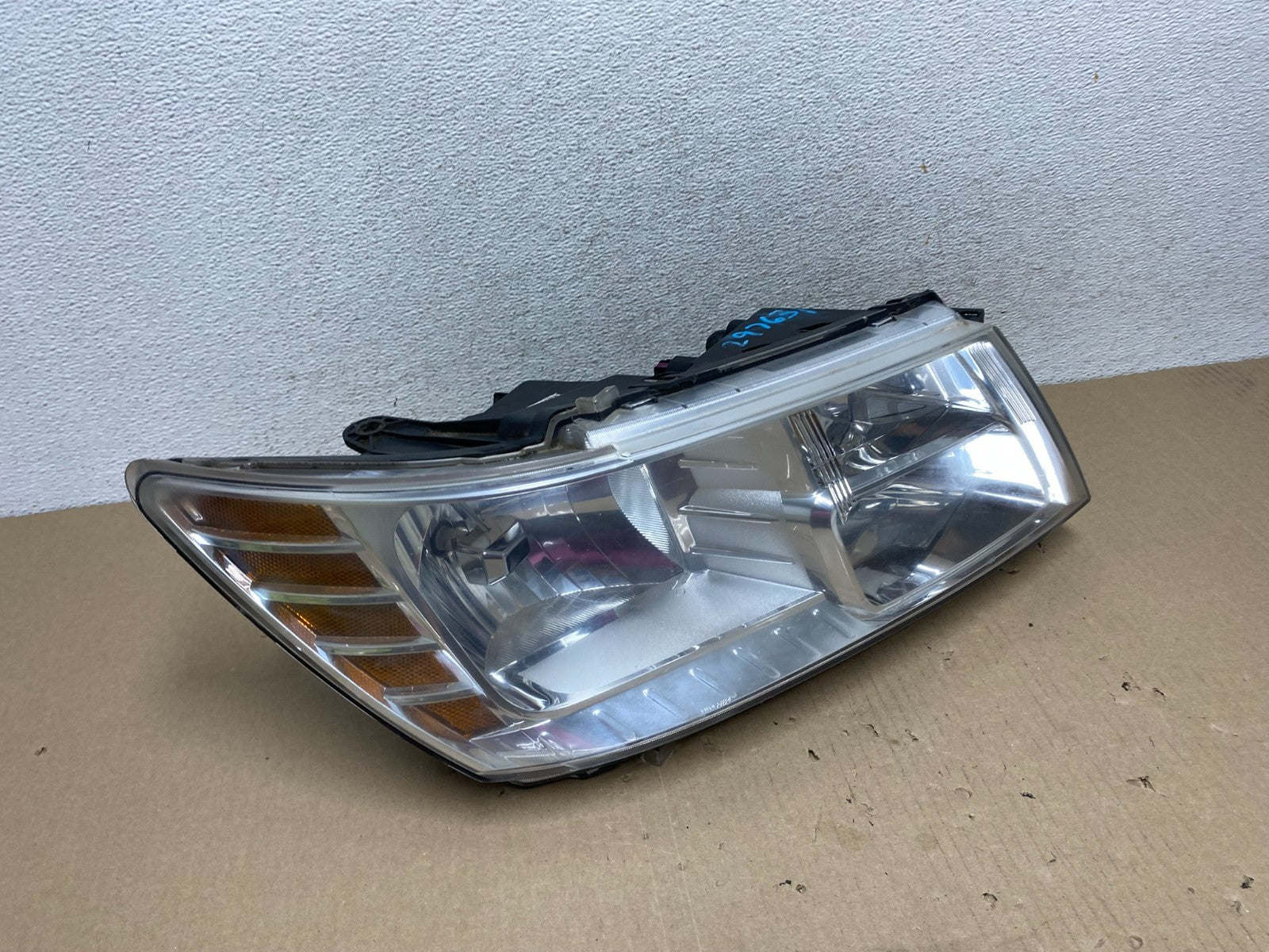2009 to 2017 Dodge Journey Headlight Right Passenger Rh Halogen AG6855 DW2