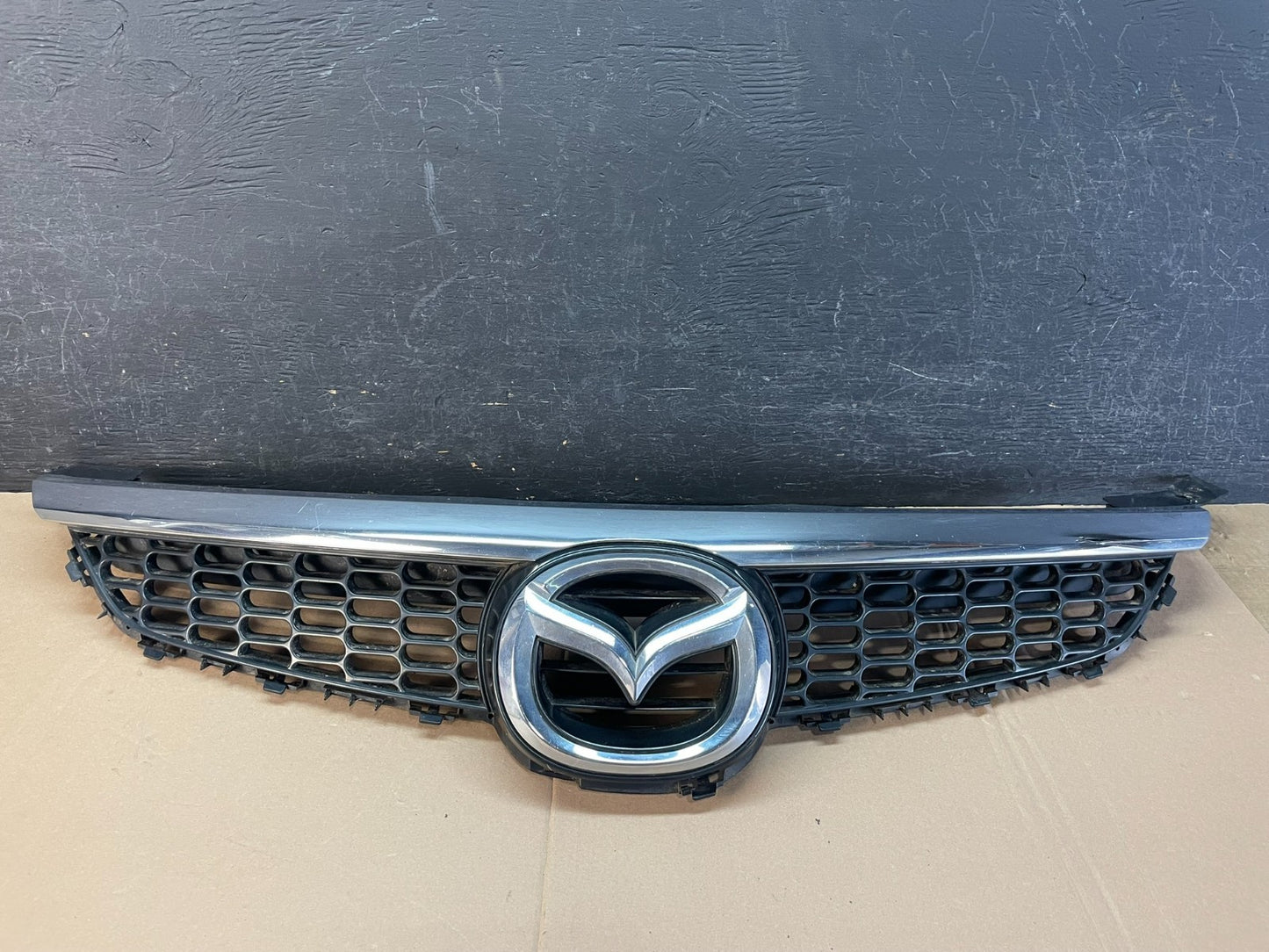 2007 - 2009 Mazda CX9 CX-9 Front Upper Grill Grille Emblem AD8313 DG1