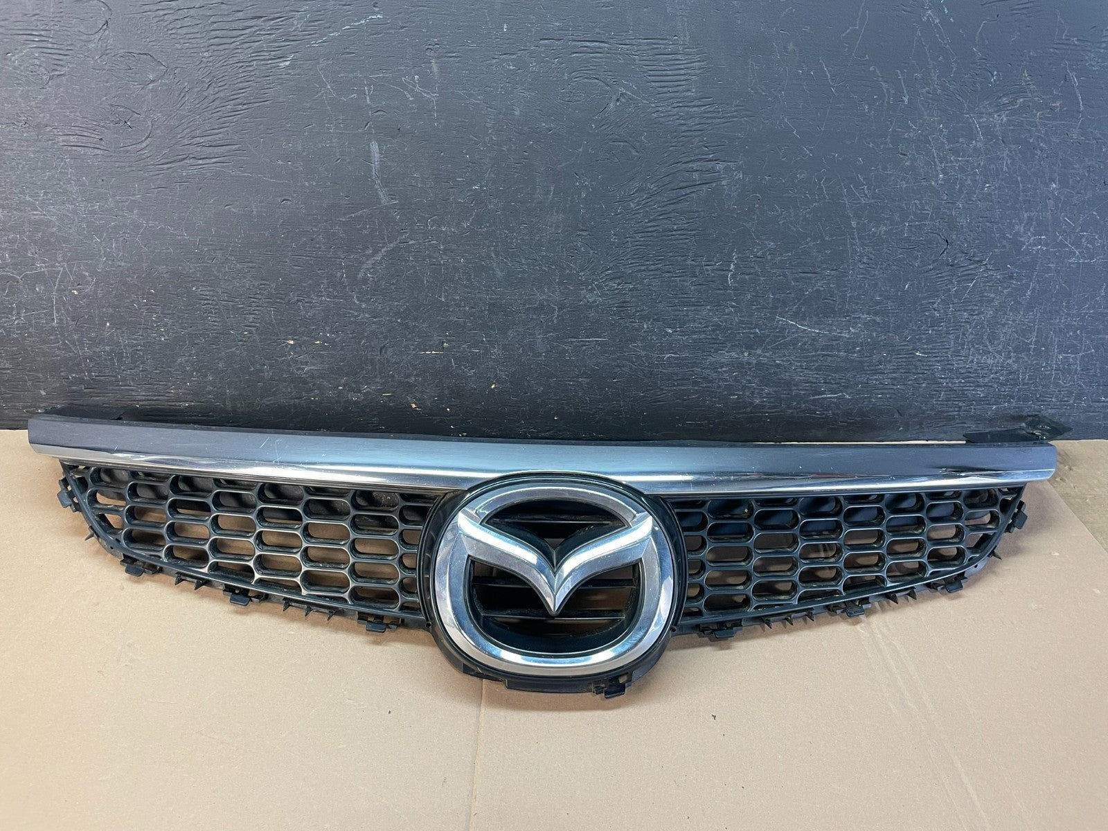 2007 - 2009 Mazda CX9 CX-9 Front Upper Grill Grille Emblem AD8313 DG1