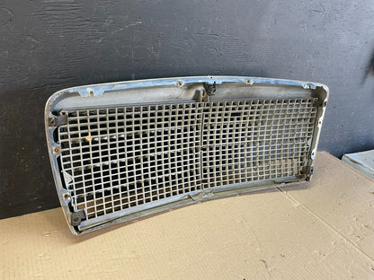 1981 to 1985 Mercedes-Benz W126 Front Grill Grille 1268800283 AE3596 PS6