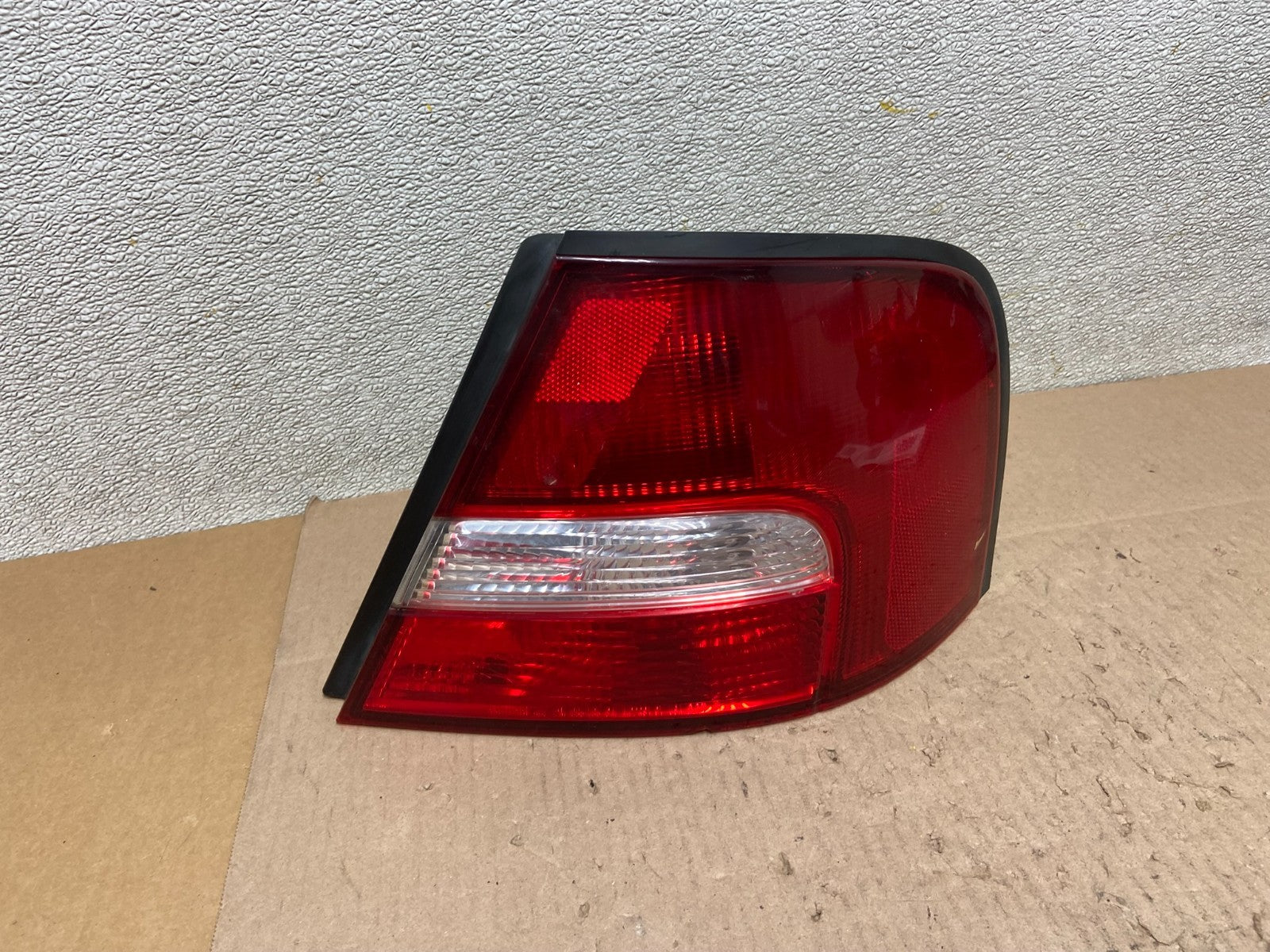 2000 to 2001 Nissan Altima Tail Light Right Passenger Rh Side OEM Z6146 DW0