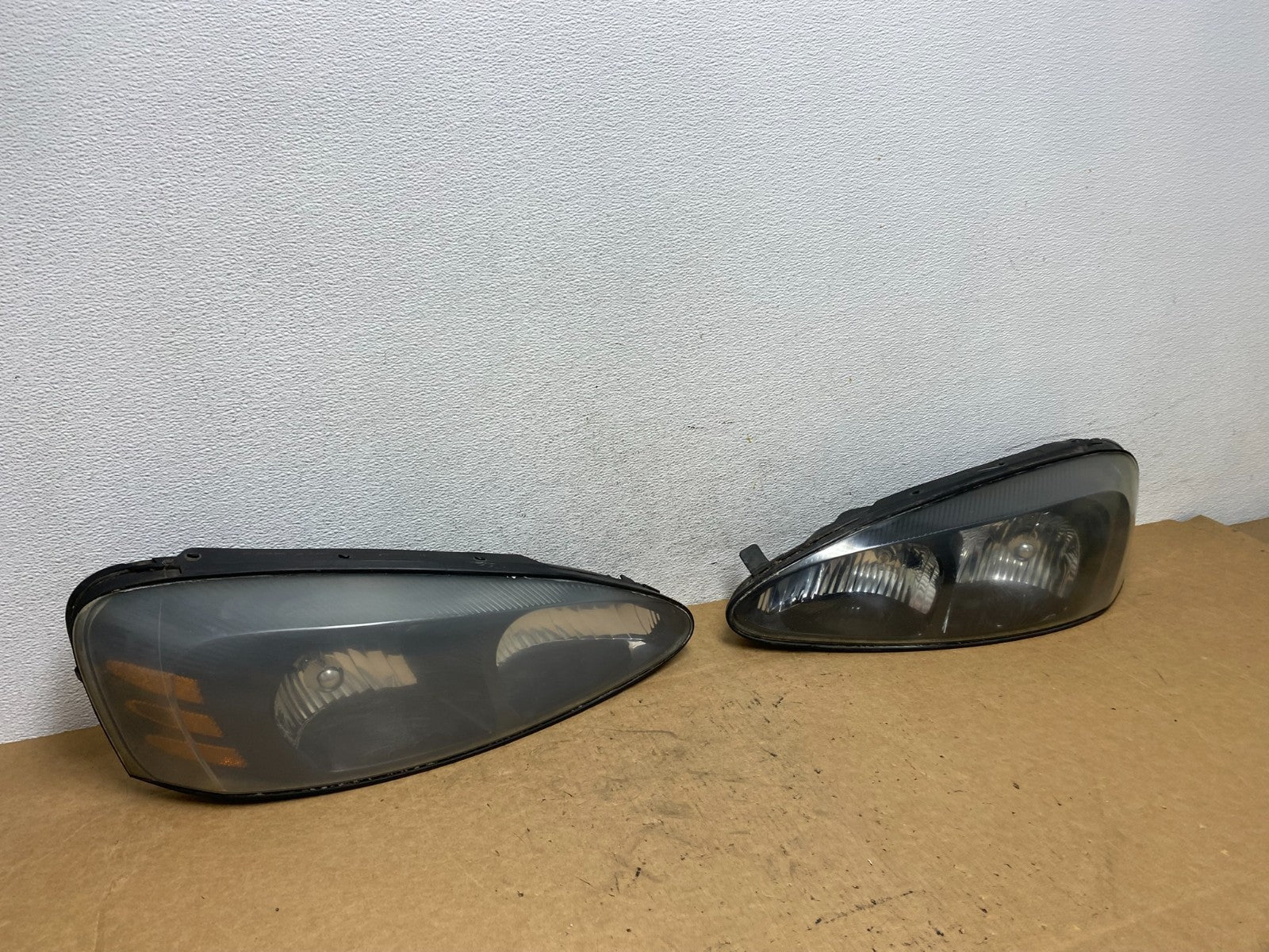 2004 to 2008 Pontiac Grand Prix Left+Right Side Black Headlights AD5215 DW2