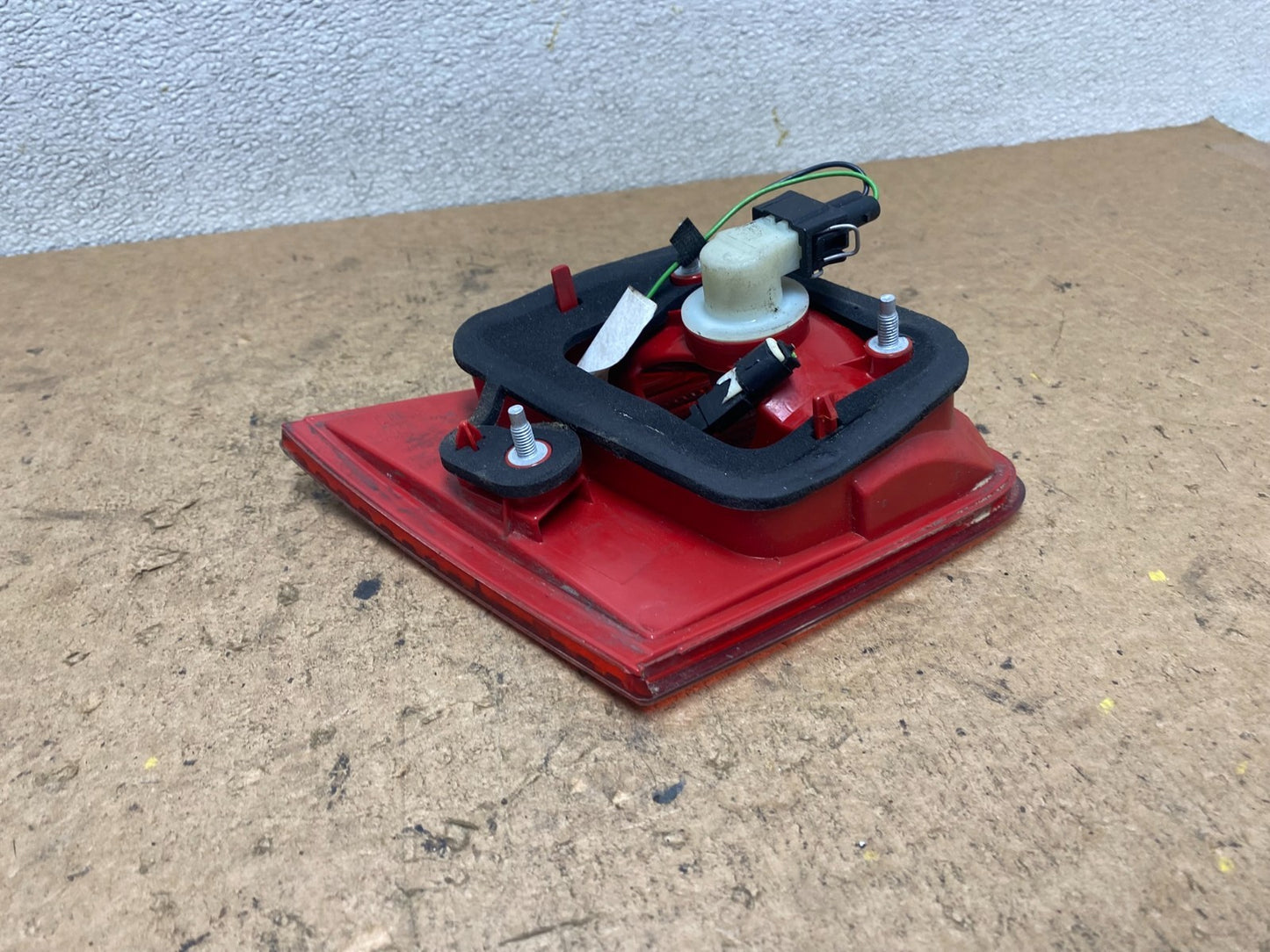 2006 to 2009 Saab 9-5 Right Passenger RH Inner Tail Light T0822 DW4