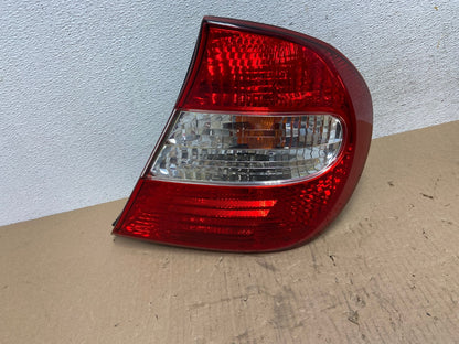 2002 2003 2004 Toyota Camry Tail Light Right Passenger Rh Side AE8776 LK0