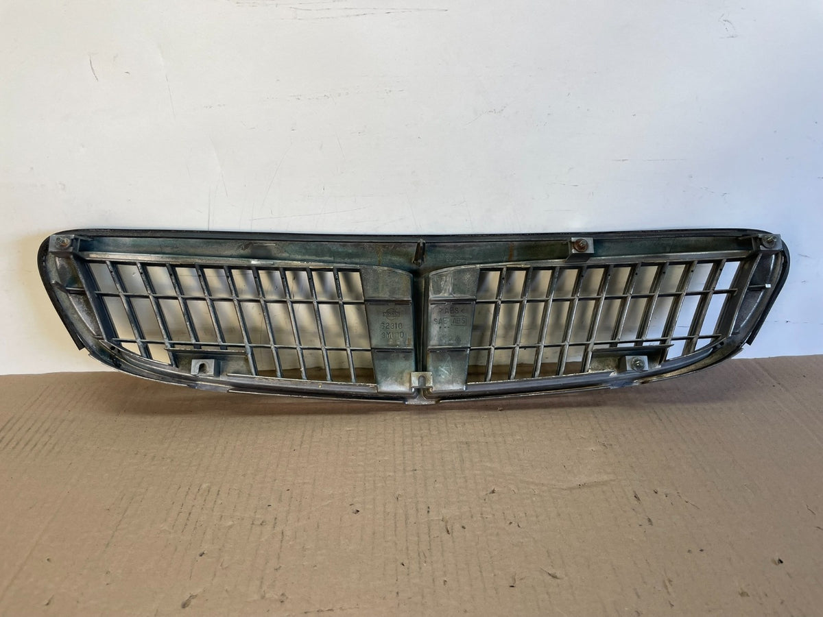 2000 to 2001 Infiniti i30 Front Upper Grill Grille AH6549 DG3
