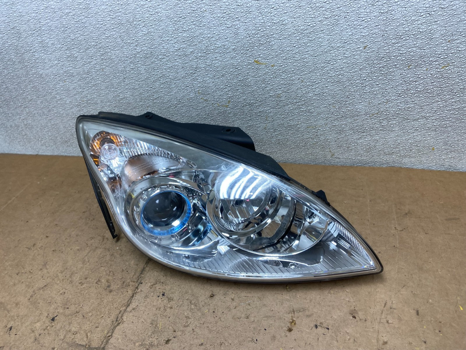 2010 to 2012 Hyundai Elantra Touring Right RH Headlight Halogen Oem X9103 PS1
