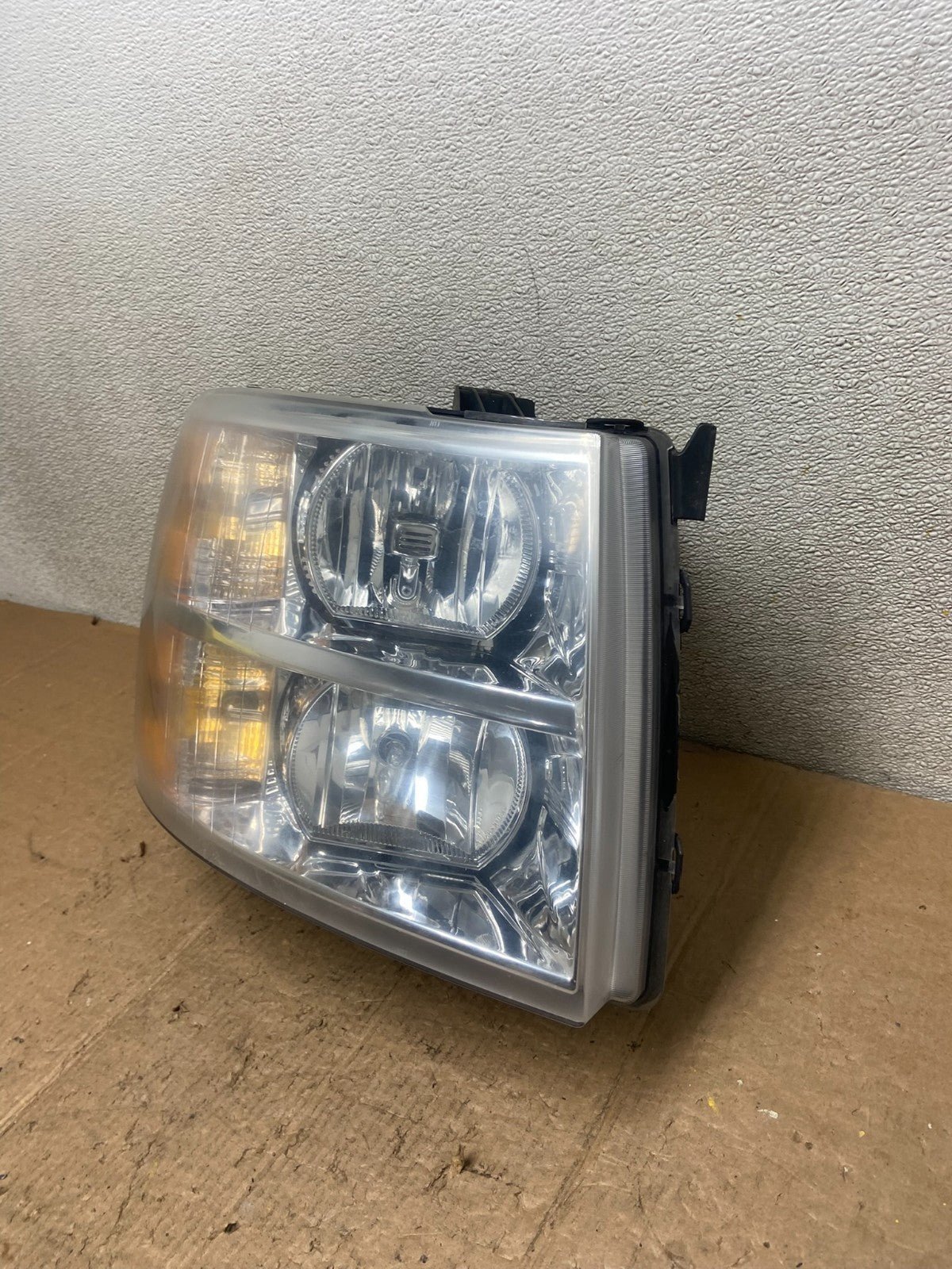 2007 to 2014 Chevrolet Silverado Right Passenger RH Side Headlight AA5116 DW1