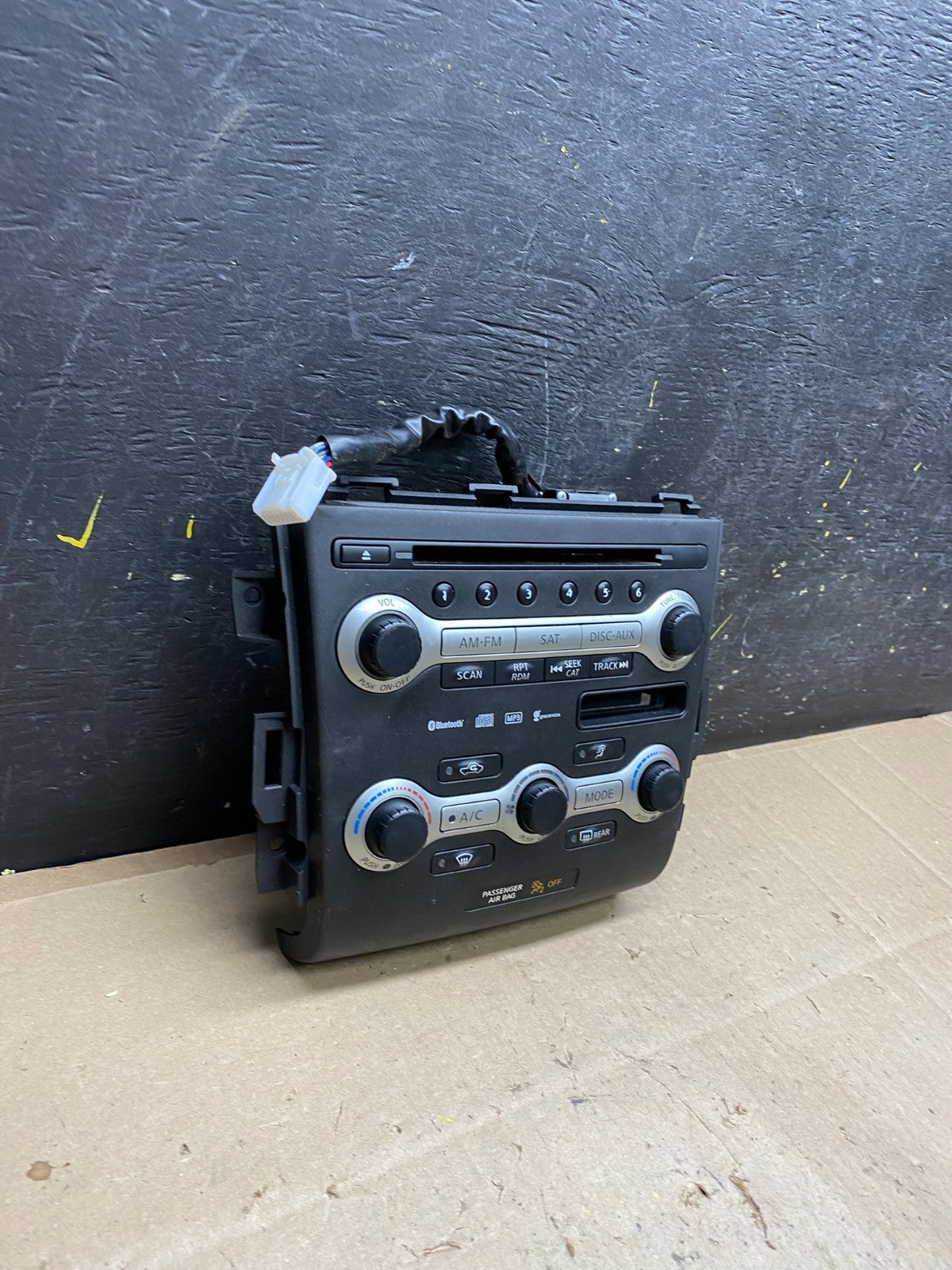 2009 - 2010 Nissan Murano AM FM Radio CD Climate Control Panel u4809 DG1