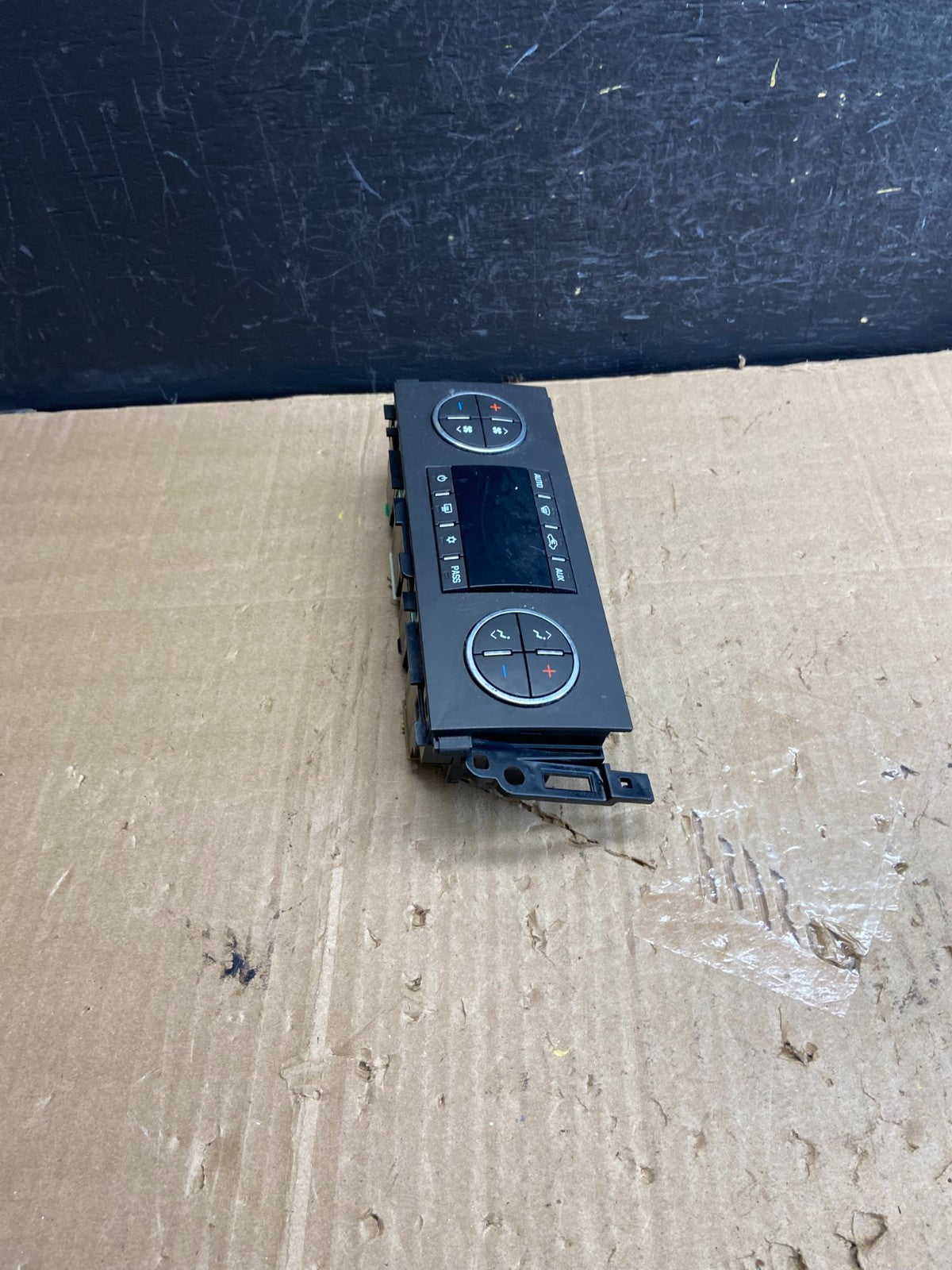 2007-2011 GMC Yukon Tahoe Automatic Climate Temperature Temp Control AE1825 DG2