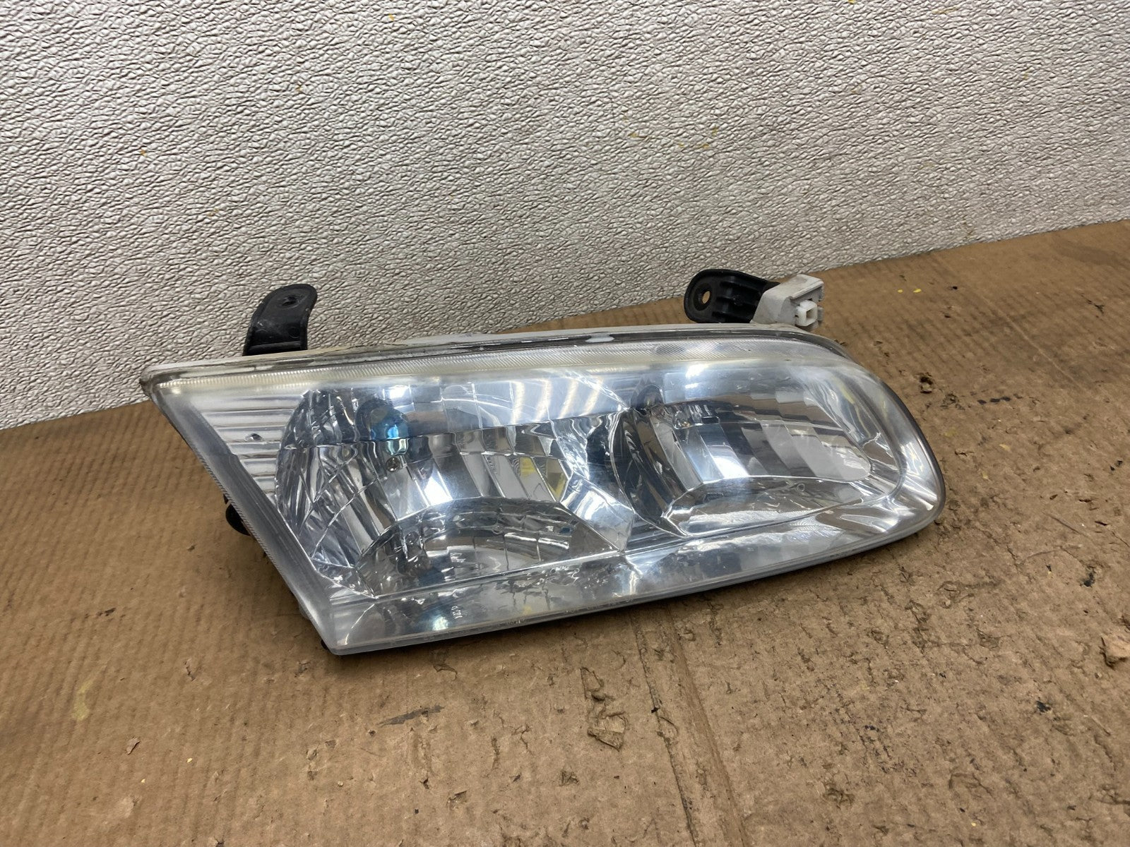 2000 to 2001 Toyota Camry Sedan Right Headlight Clear Lens AA8336 DW0