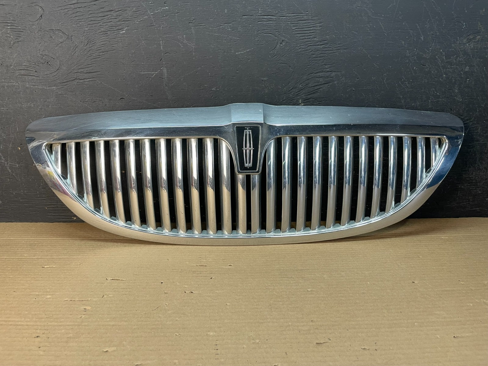 2003 to 2011 Lincoln Town Car Front Upper Grille Grill Chrome W/Emblem AE8712 DG0