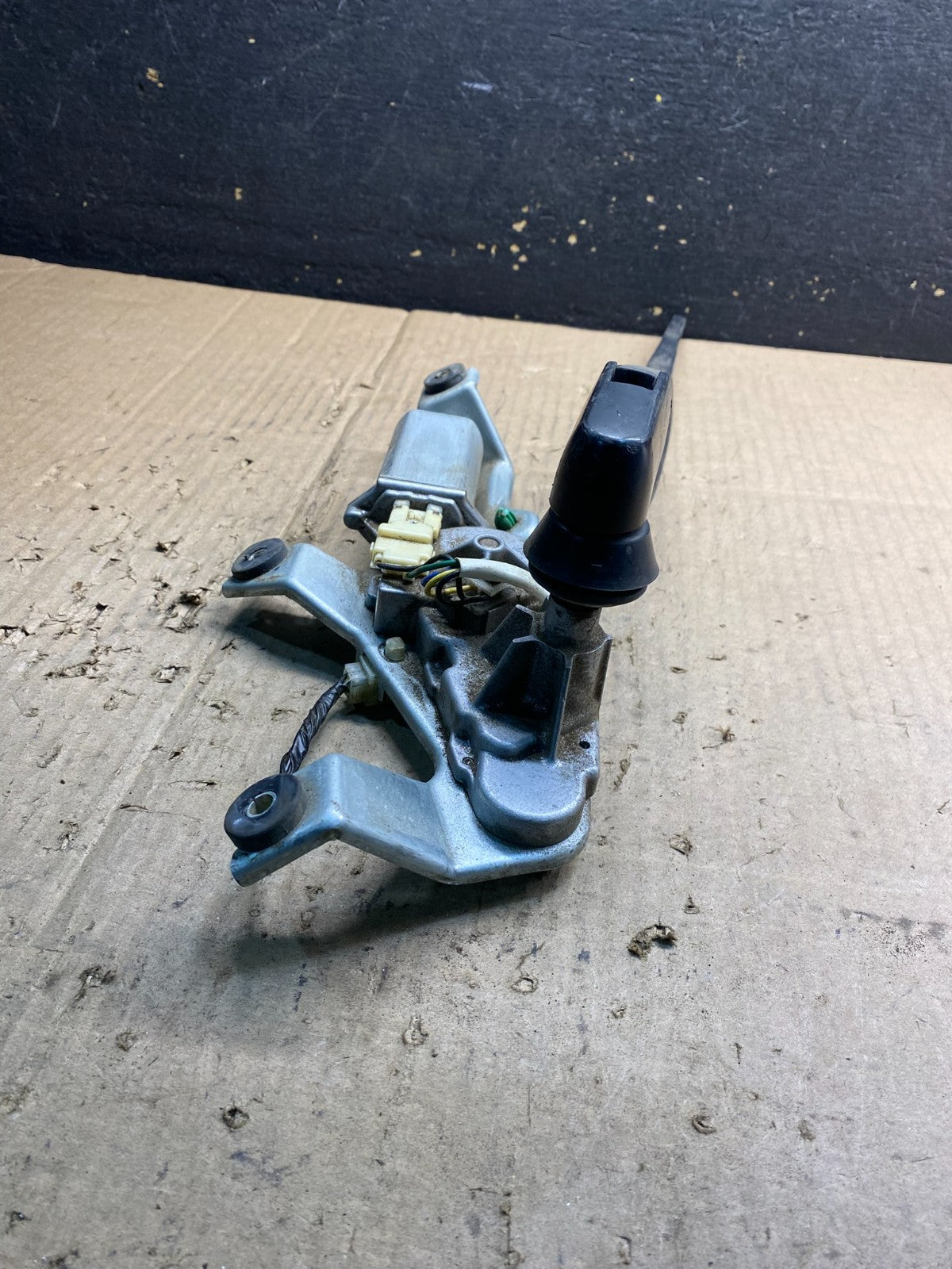 2005 to 2009 Subaru Legacy Outback Rear Windshield Wiper Motor AB03934