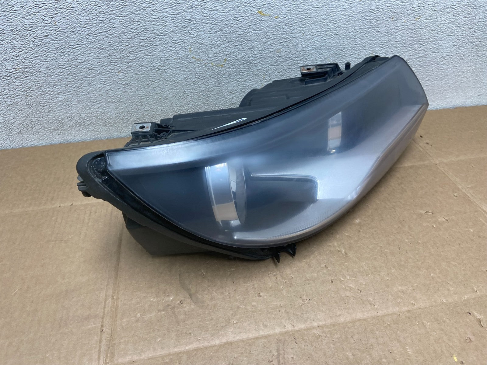 2012 to 2018 Volkswagen Tiguan Right Passenger RH Halogen Headlight Y8537 DG2