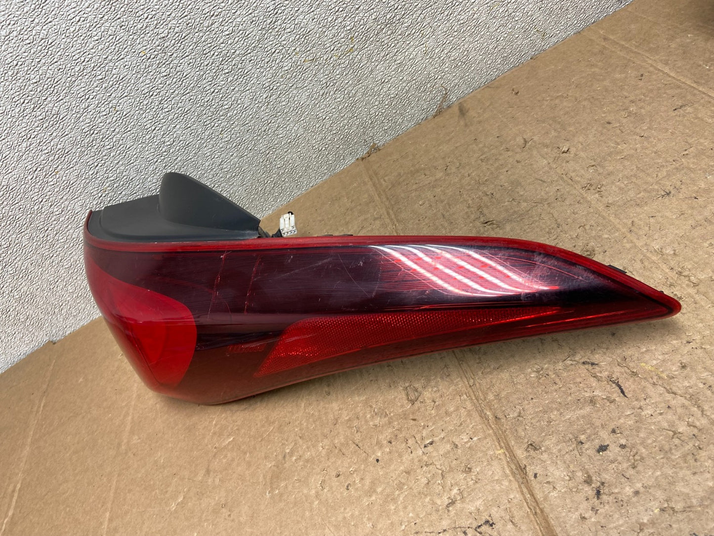 2014 2015 2016 Hyundai Elantra Sedan Right Passenger RH Tail Light OEM AA4053 DW1