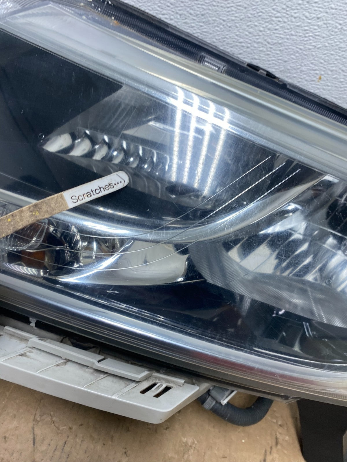 2013 - 2016 Nissan Pathfinder Left Driver LH Side Headlight Halogen AD80433