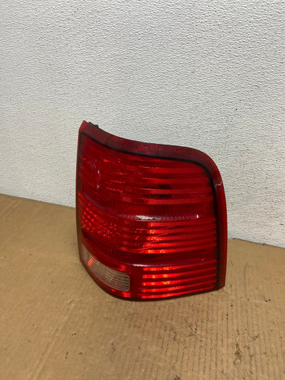 2002 to 2005 Ford Explorer Right Passenger Rh Side Tail light AD1027 LK0