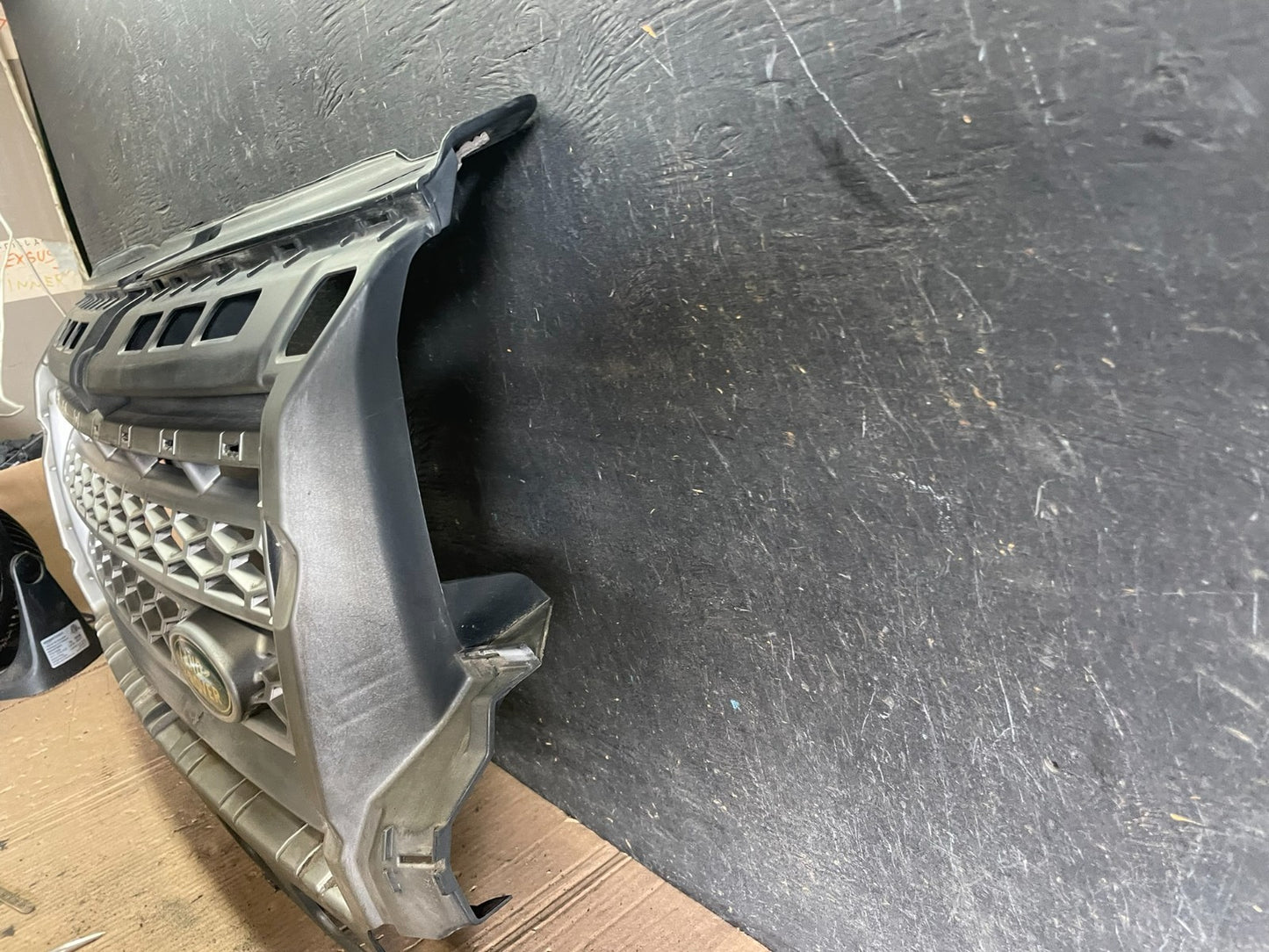 2008 to 2010 Land Rover LR2 Front Bumper Grille Grill P8727 DG1
