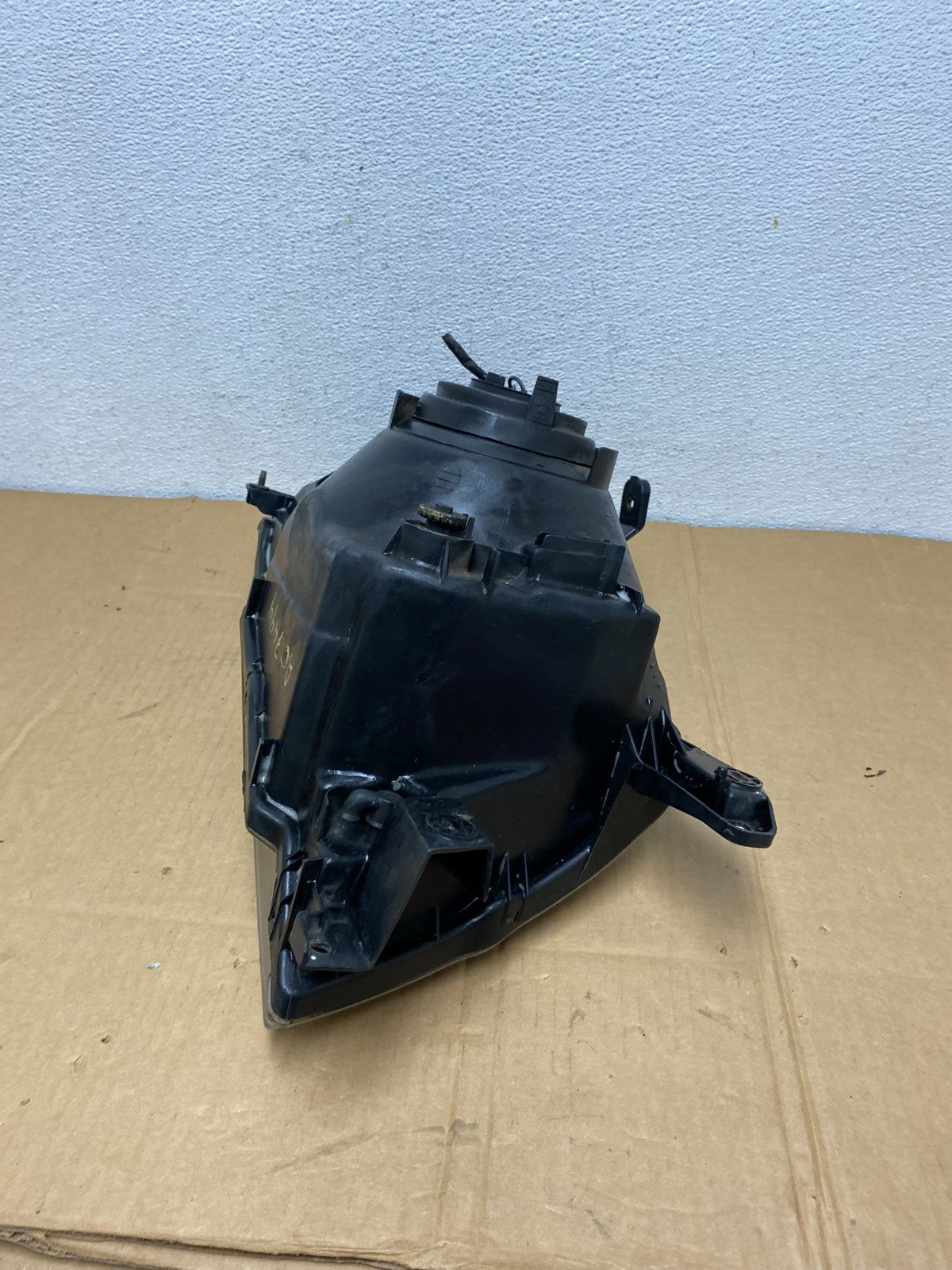 2000 to 2004 Mitsubishi Montero Pajero Left Driver LH Headlight AC7499 DW5