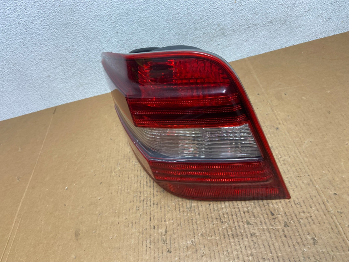 2009 to 2011 Mercedes ML350 ML-Class Left Driver Side LH Tail Light AE0414 LK1