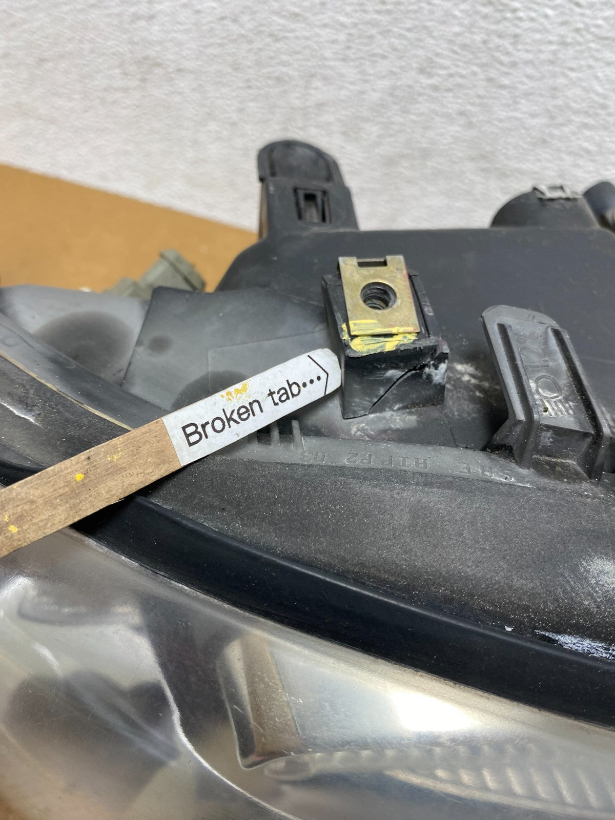 2005 to 2007 Volvo XC70 V70 Passenger Right Passenger RH Headlight AE0556 DW4