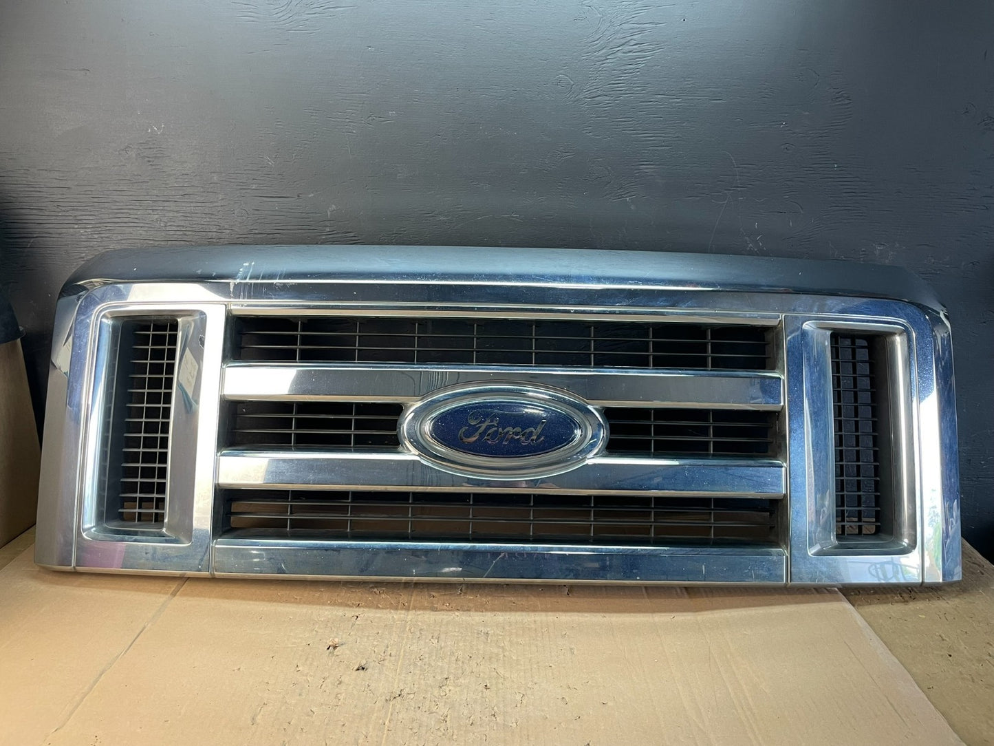 2008 to 2014 Ford Econoline E150 E250 Front Upper Chrome Grill Grille AD5986DG0
