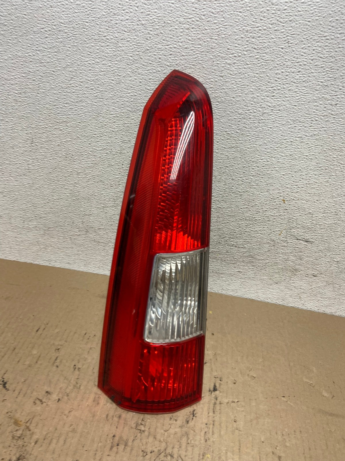 2001 - 2004 Volvo XC70 V70 Left Driver LH Side Tail Light Upper AF5943 LK0