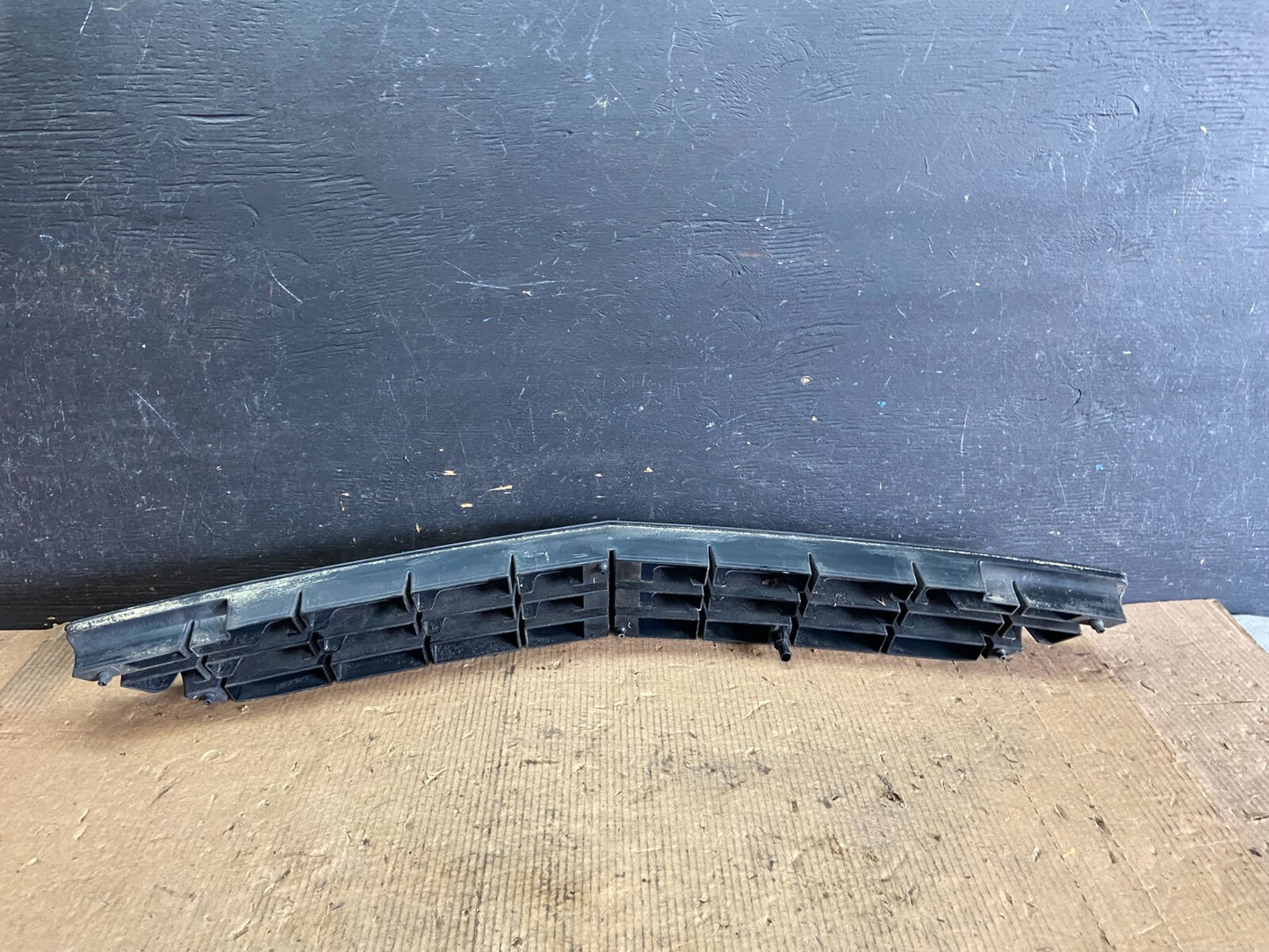 2006 to 2010 Mercedes W251 R320 R350 Front Lower Center Grille Grill N91483