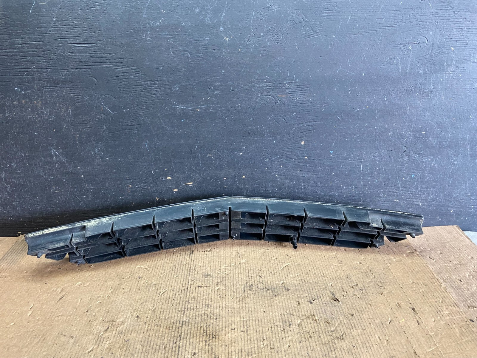 2006 to 2010 Mercedes W251 R320 R350 Front Lower Center Grille Grill N91483