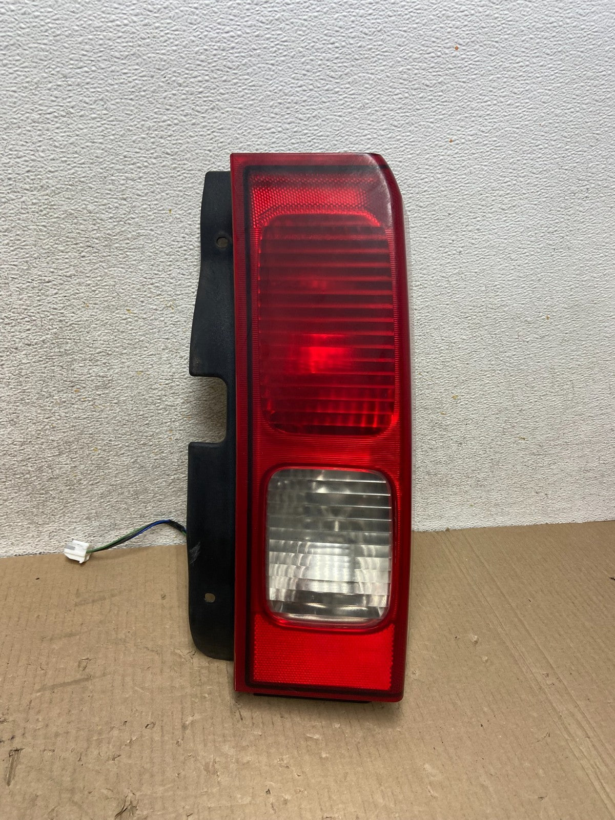2006 to 2008 Hummer H3 Right Passenger Side Tail Light AI9663 LK0