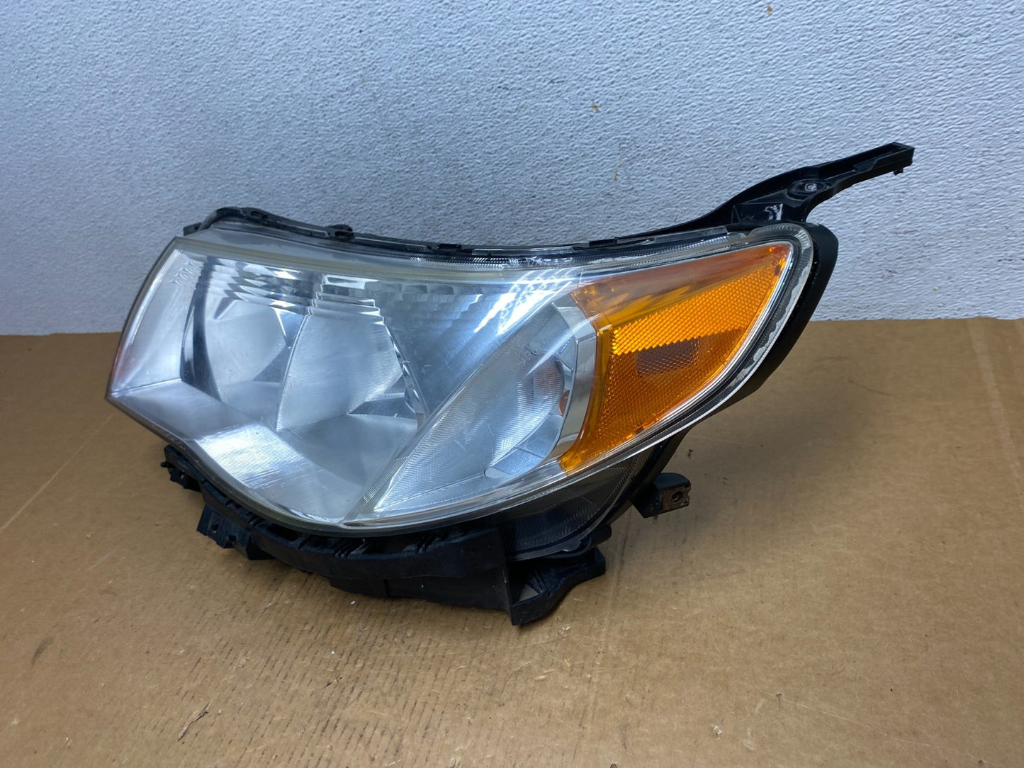 2009-2013 Subaru Forester Left Driver LH Halogen Headlight AD9228 DW1