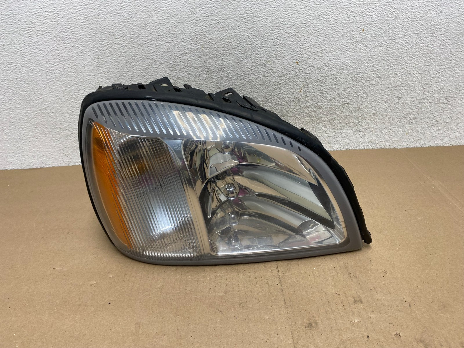 2000 to 2005 Cadillac Deville Right Passenger RH Side Headlight AG4545 DW0