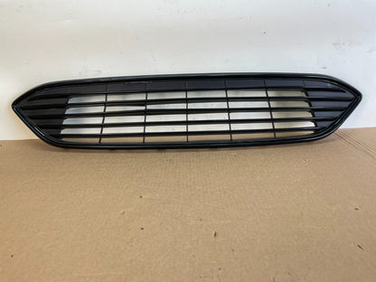 2015 to 2018 Ford Focus Front Bumper Center Grille Grill AG28560