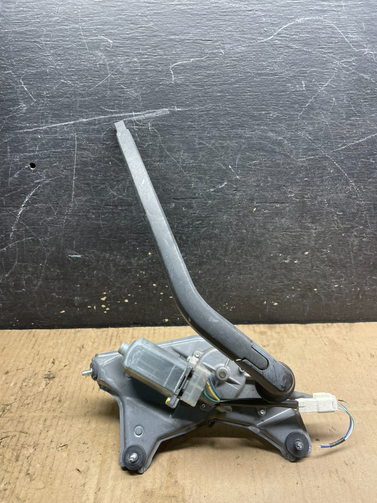 2004 to 2009 Toyota Prius Rear Wiper Windshield Motor W7171 DG0