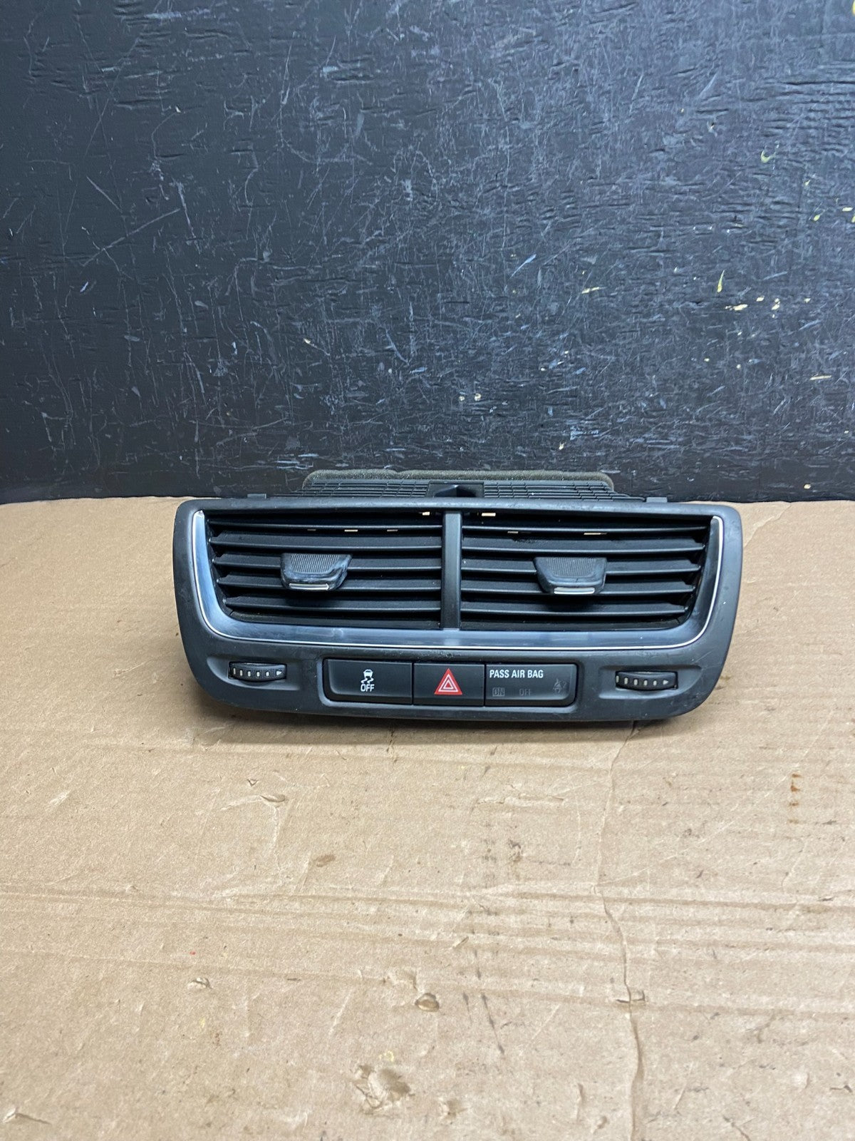 2013 to 2016 Buick Encore Dash Center Hazard Bezel Air Vent Trim AF1977 DG0