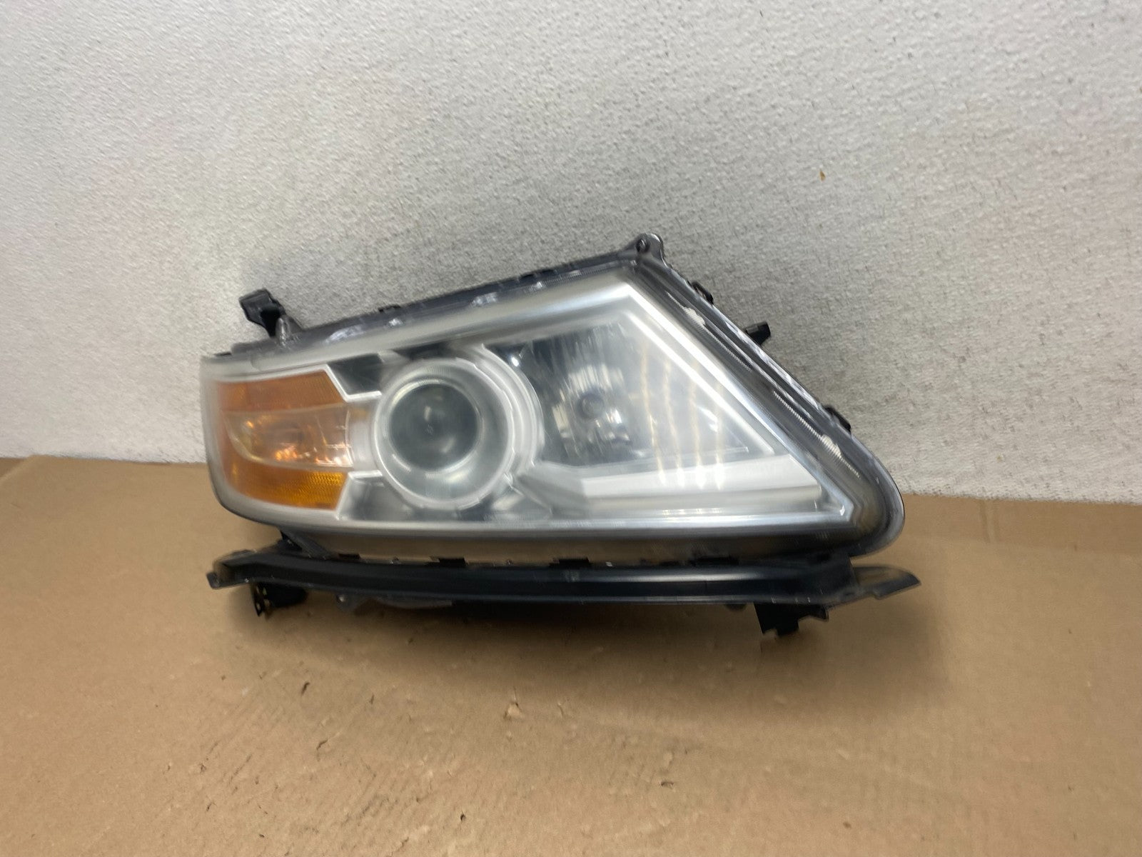 2011 to 2013 Honda Odyssey Front Right Passenger Headlight Halogen AG5779 DW1