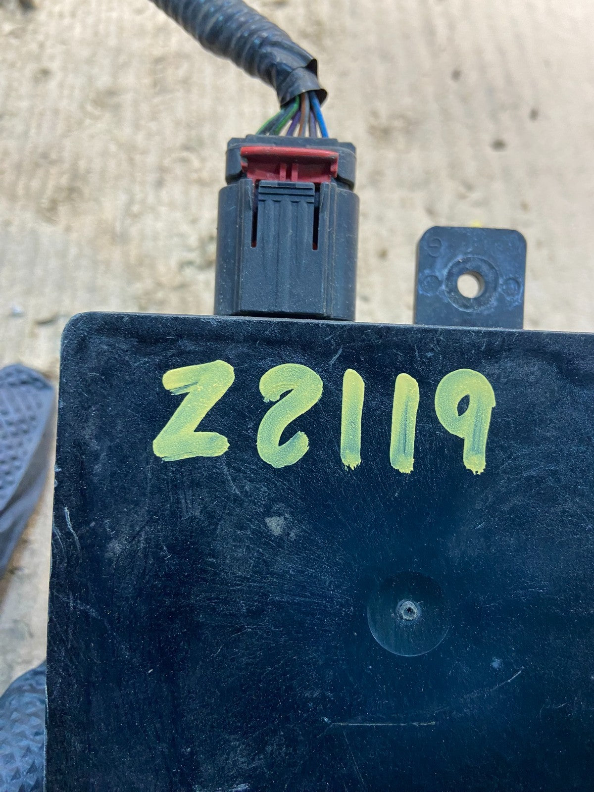 2011 to 2013 Ford Lincoln Rear Right Side Radar Blind Spot Module OEM Z2119  DG4