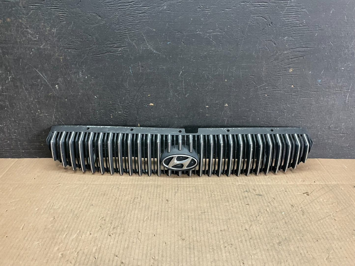 2000 Hyundai Sonata Front Grill Grille J7184 OEM DG0