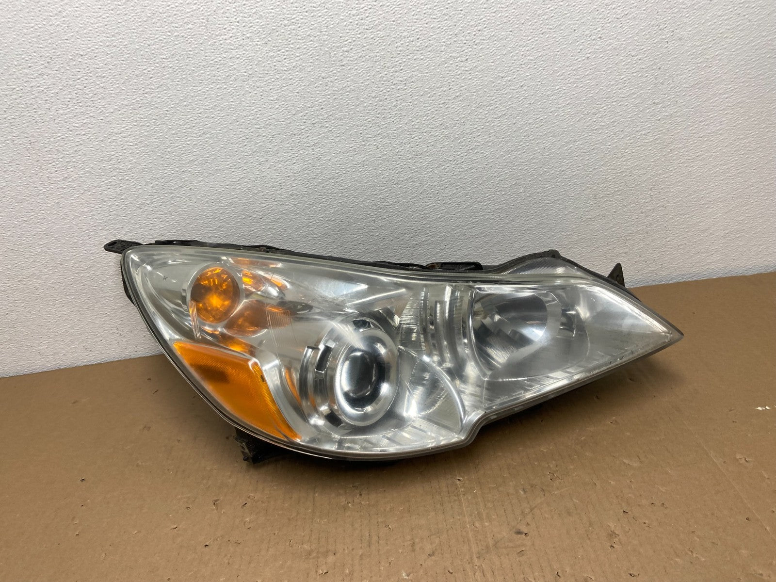 2010-2012 Subaru Legacy Outback Right Passenger Headlight Oem AB6524 DW0