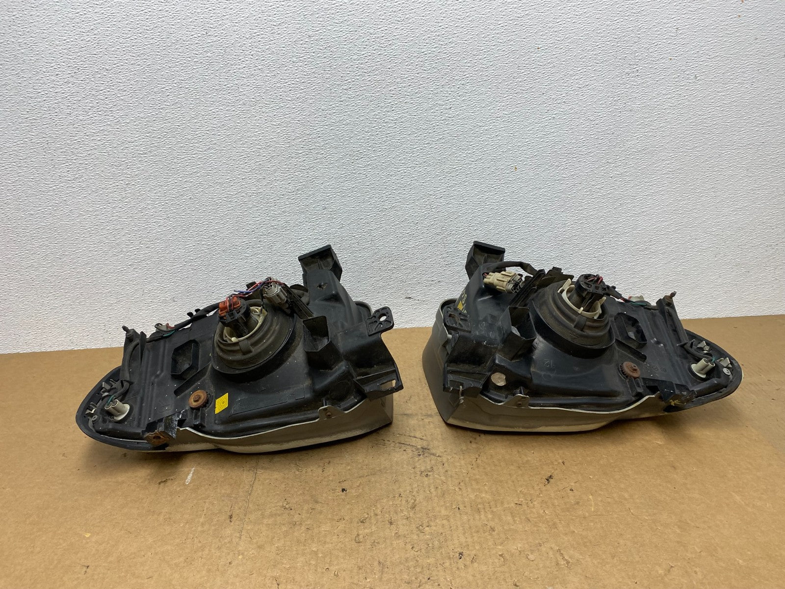 2002 2003 2004 Nissan Xterra Left+Right Side Headlights OEM AC3484 DW10