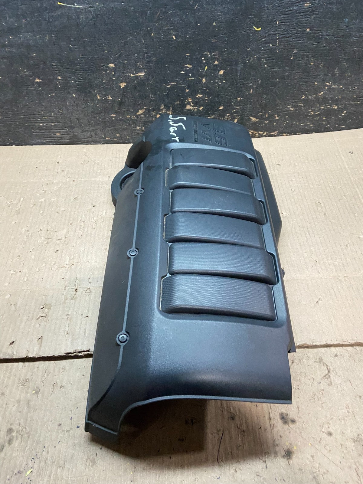 2009 to 2010 Chevrolet Traverse VVT 3.6L Motor Engine Cover X7910 DG2