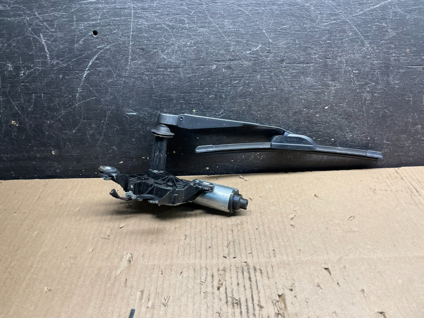 2008-2012 Land Rover LR2 Rear Glass Windshield Wiper Motor OEM u9467 DG1