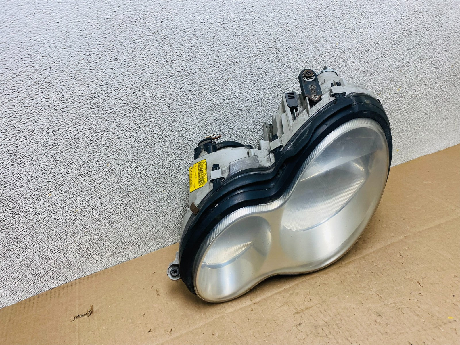 2005 to 2007 Mercedes-Benz C-Class Left Driver LH Side Headlight OEM Y2738 DW2