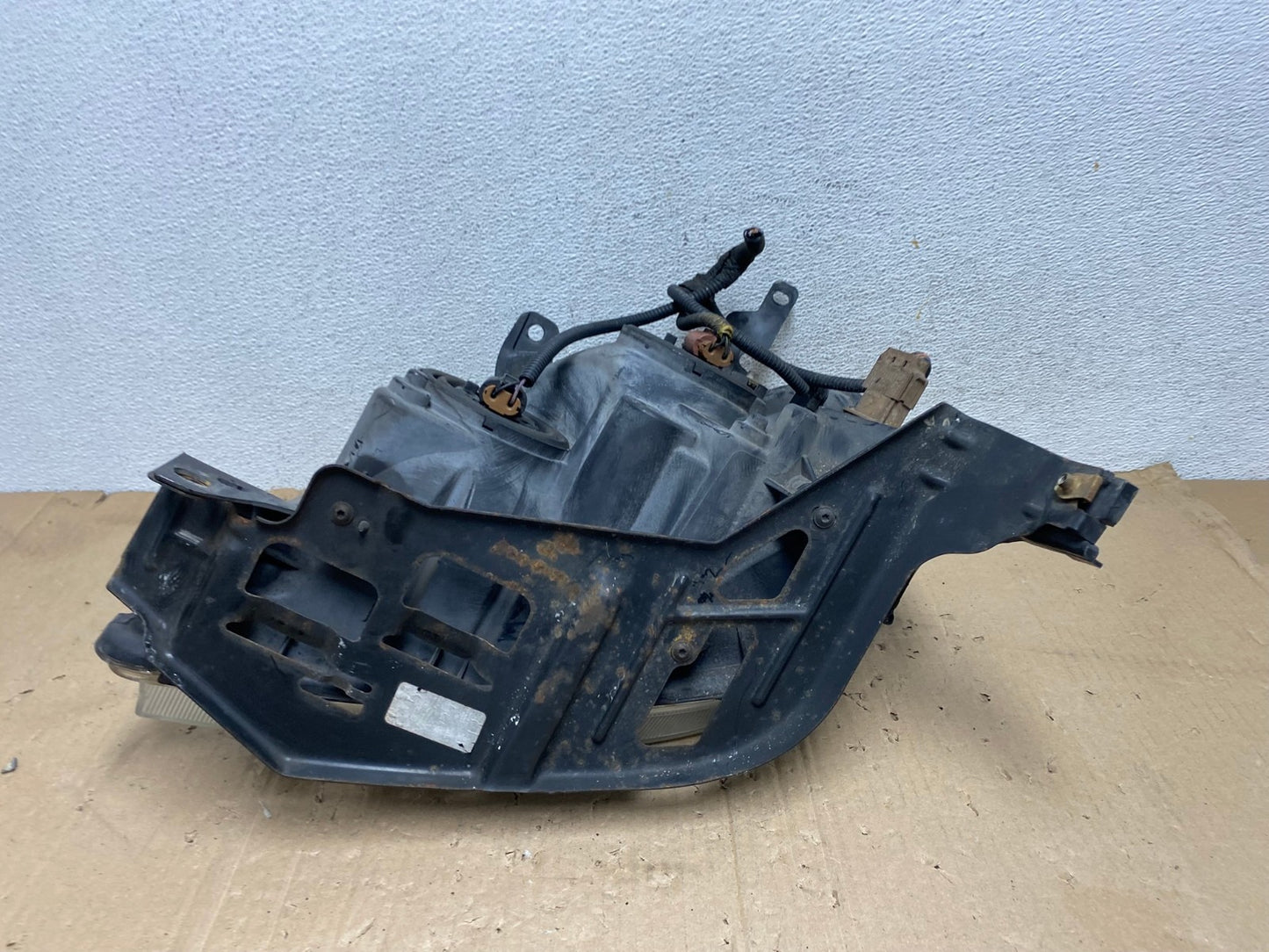 2005 to 2007 Ford Five Hundred Halogen Right Passenger Side Headlight AE9284 LK8