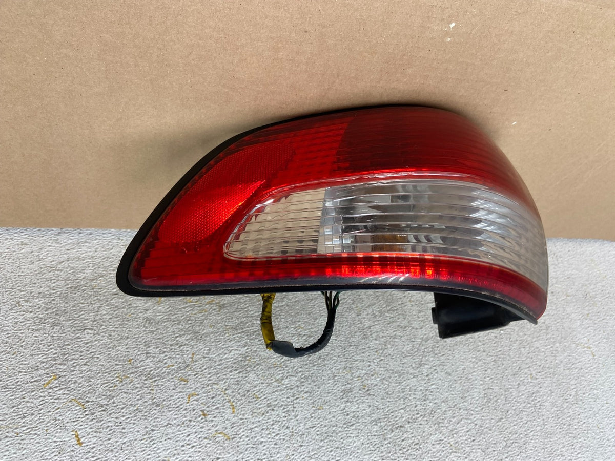 2001 2002 2003 Toyota Sienna Left Driver Lh Side Tail Light AH9296 DW1