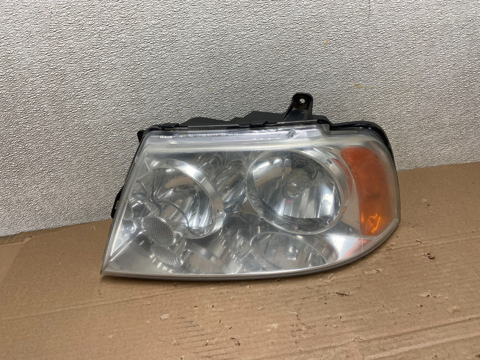 Xenon 2003-2006 Lincoln Navigator Left Driver Side Headlight OEM AB1360 DW0