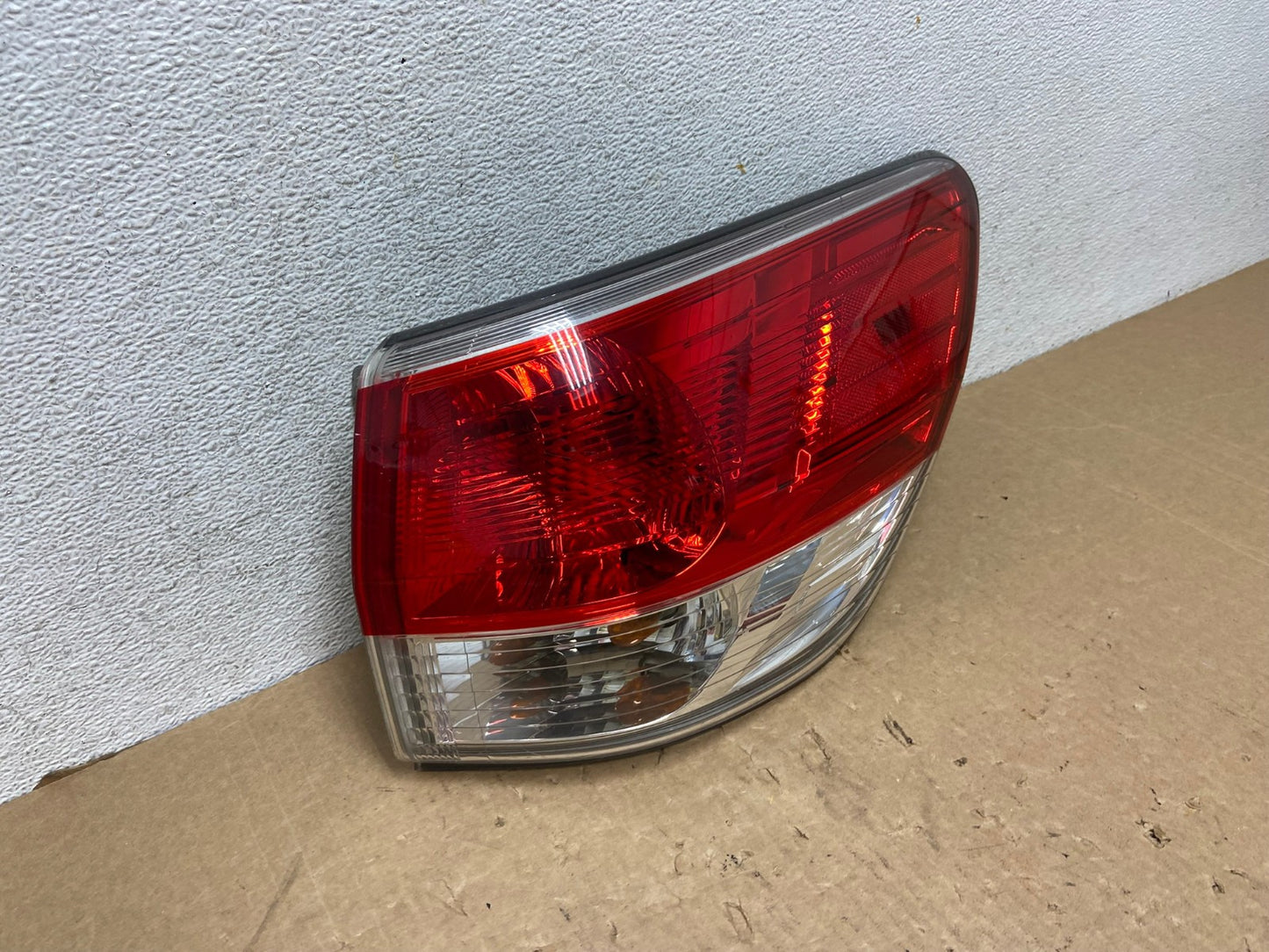 2013 to 2016 Nissan Pathfinder Passenger Right Side Tail Light AG1102 LK2